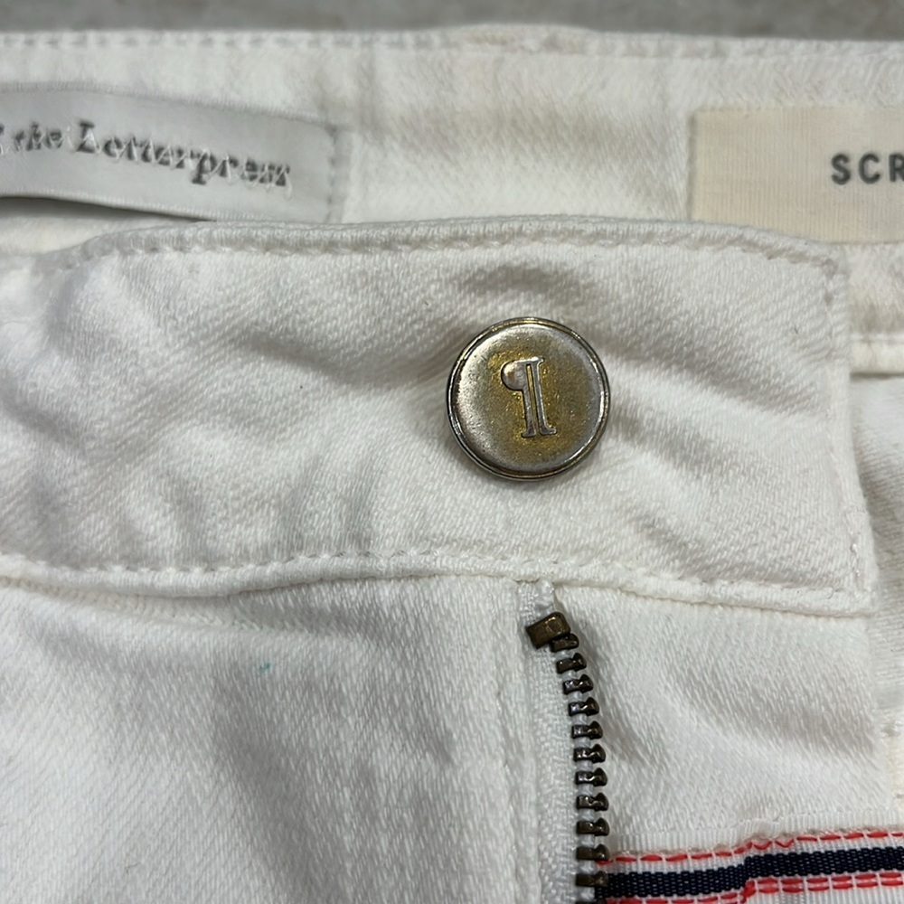 White Pilcro‎ Script Micro Jean Shorts | Size 27 Waist | Excellent Condition - Picture 8 of 12